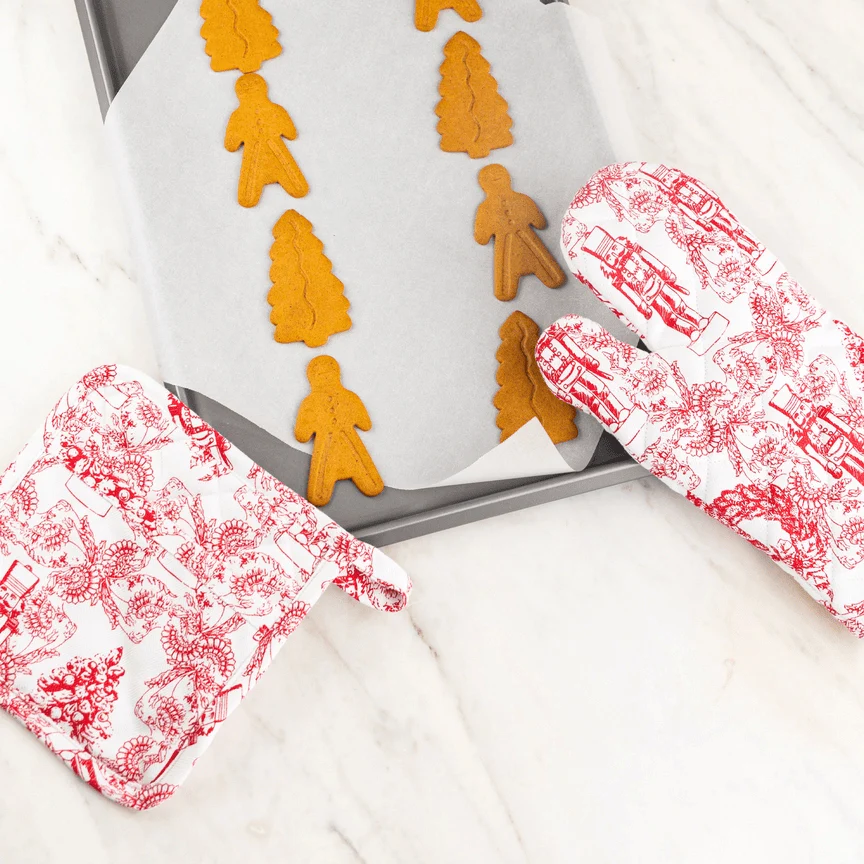 Classic Nutcracker Oven Mitt & Potholder Set - Image 2