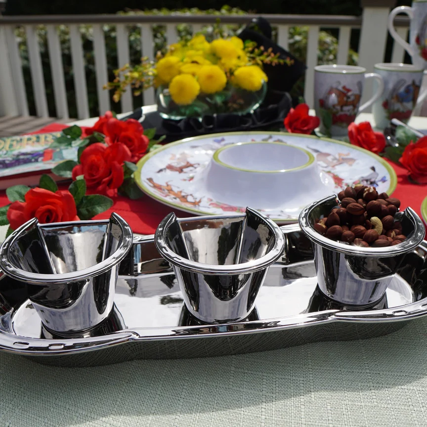 Day at the Races Silver Coast 3D Horseshoe Tray Set - Image 2