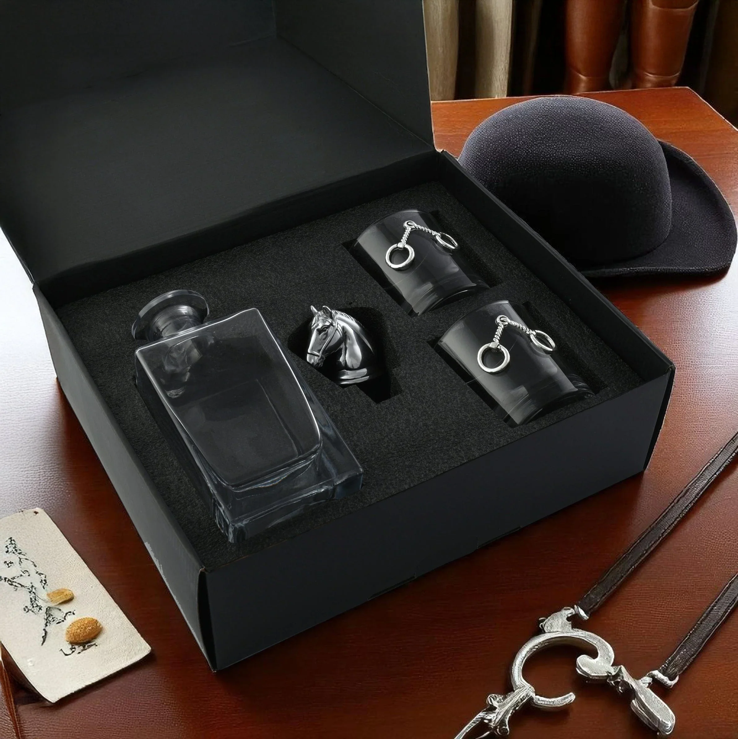 Equestrian Decanter Set with Glasses – 750 ml Horse-Head Stopper & Bit-Accented Glasses - Image 4
