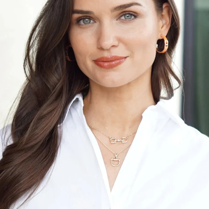 Roux Horsebit Necklace | Effortless Elegance in Shiny Gold - Image 2